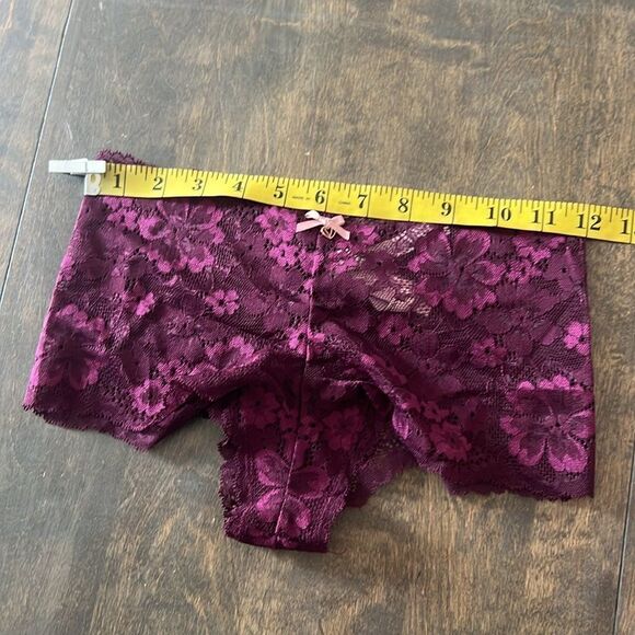 Victorias Secret BODY BY VICTORIA
Lace Boyshort Shortie Panty Cheeky - Picture 4 of 10